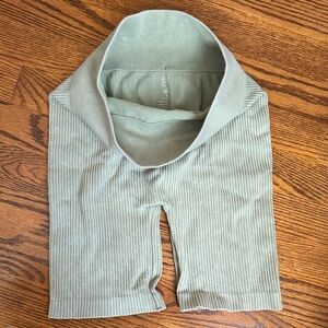 Aura sage biker shorts M/L